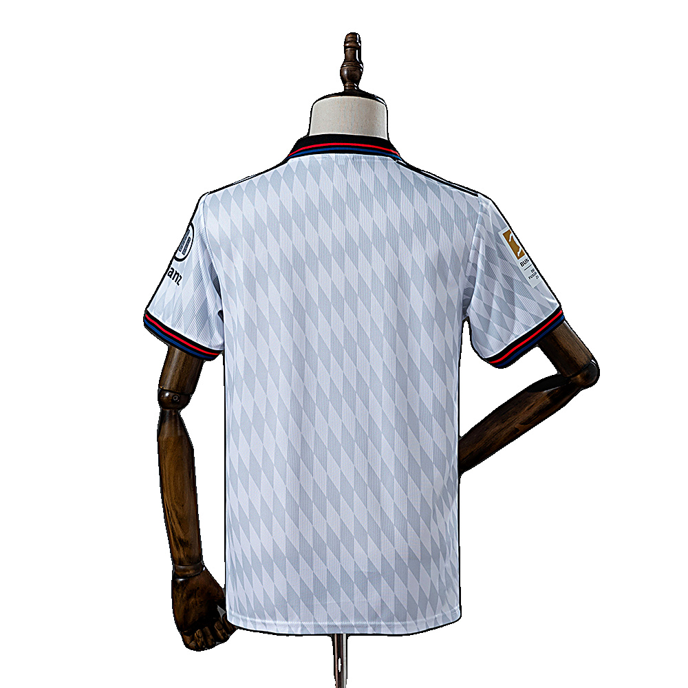 Bayern Munich Alternativa 2026/27 — costas